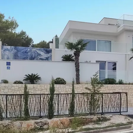 2 Bedroom Cozy In Seget Gornji Holiday home Seget Donji