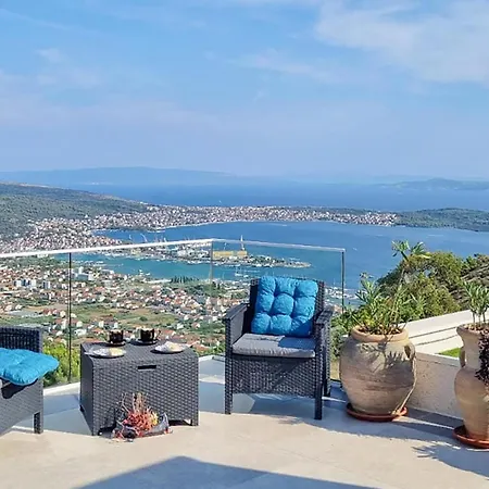 2 Bedroom Cozy In Seget Gornji Holiday home *
