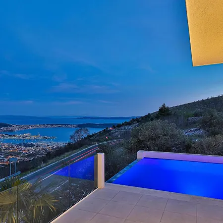 2 Bedroom Cozy In Seget Gornji Holiday home Seget Donji
