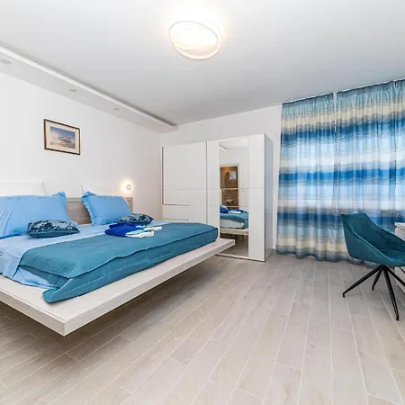 2 Bedroom Cozy In Seget Gornji *