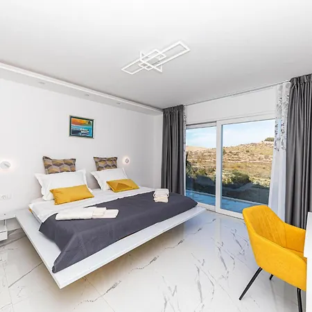 2 Bedroom Cozy In Seget Gornji *